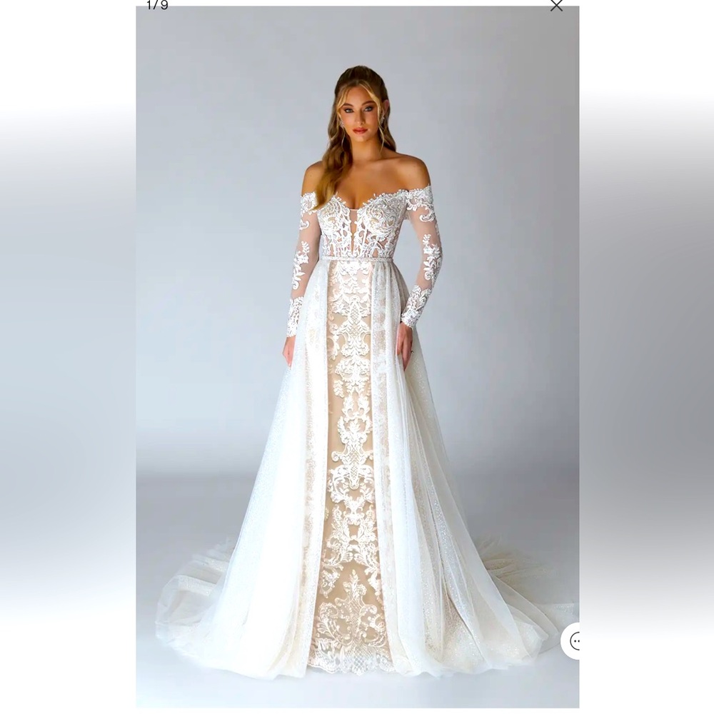 NWT Azazie “Solaris” mermaid bridal gown and shimmering tulle overskirt size 16